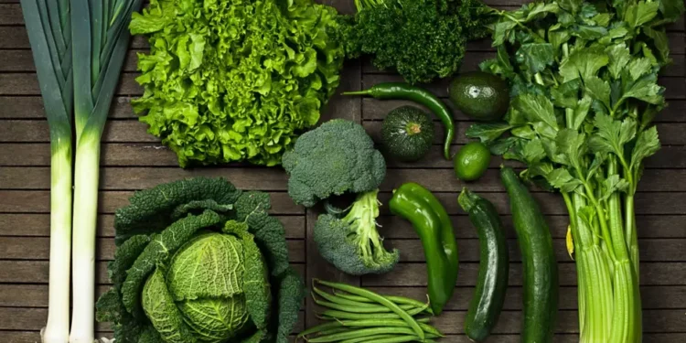 Verdura popular tem 4 vitaminas diferentes, ajuda no colesterol e reduz risco de doenças