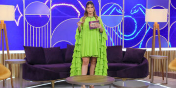 Após comandar "Sabadou" no SBT, Virgínia chegou na Globo e fez primeira aparição em programa de madrugada