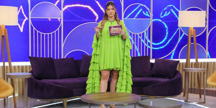 Após comandar "Sabadou" no SBT, Virgínia chegou na Globo e fez primeira aparição em programa de madrugada