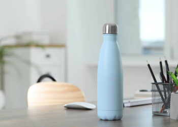 Não é só com água: como limpar corretamente as garrafas reutilizáveis