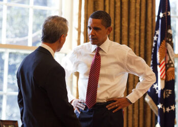 O que significa ficar sempre com a mão na cintura, segundo a psicologia