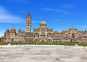 Maior casa do mundo tem mais de 100 anos, 170 cômodos e pertence a apenas uma família real