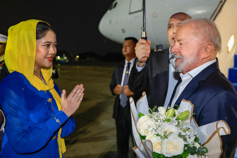 "Quando Lula voltar da viagem..."