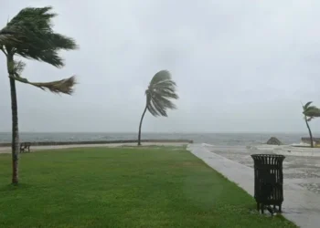 Tempestade considerada a maior de 2025 tem ventos de mais de 200km/h e acabou de chegar nesse país