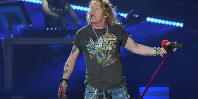 Cantor enlouqueceu ao vivo e quase arrancou os cabelos no palco: o próximo show dele é no Brasil