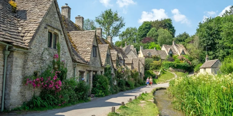 Escondido entre montanhas, o vilarejo eleito o mais lindo do planeta encanta até milionários