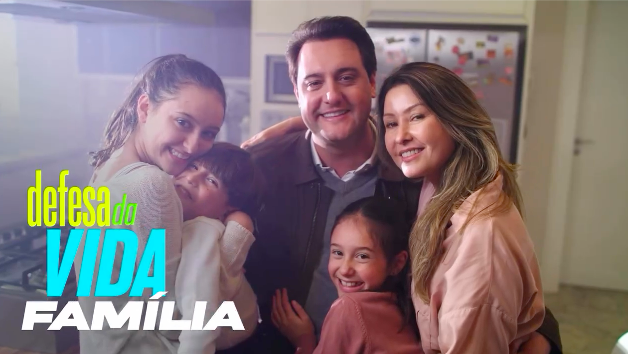 "Chegou a hora de virar uma página", diz Ratinho Jr. em propaganda