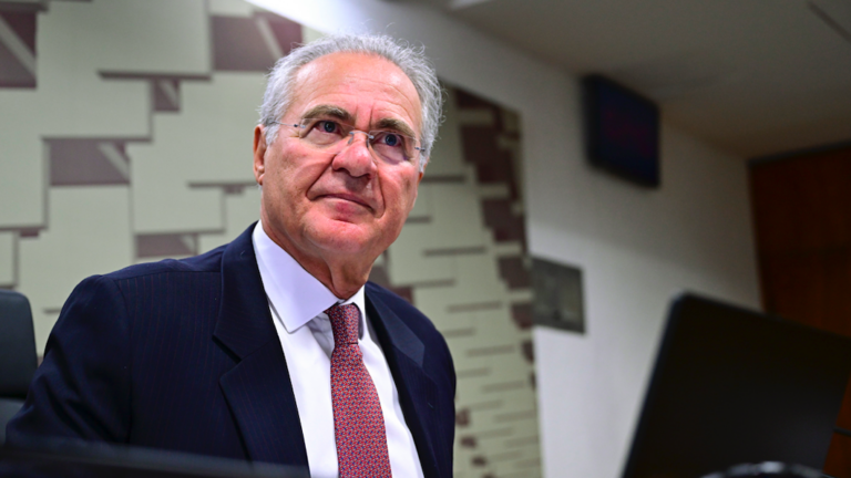 Renan não para de pegar no pé de Lira