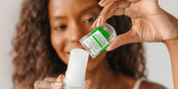 Adeus ao desodorante em spray: o produto que está ganhando espaço no mundo todo