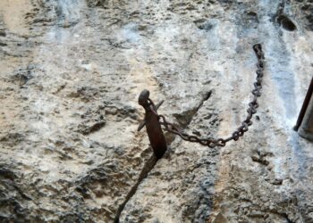 Descobriram uma espada medieval perdida que pode confirmar a maior lenda de todos os tempos