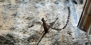 Descobriram uma espada medieval perdida que pode confirmar a maior lenda de todos os tempos
