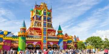 Parque com mais de 100 brinquedos, é o maior da América, derrotou a Disney e está bem aqui no Brasil