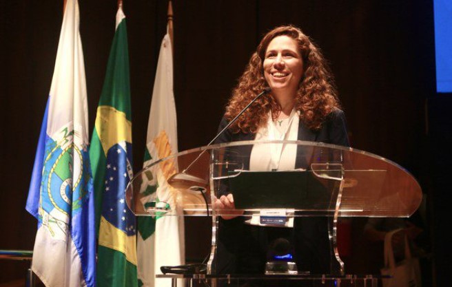 O multiverso estatista de Esther Dweck