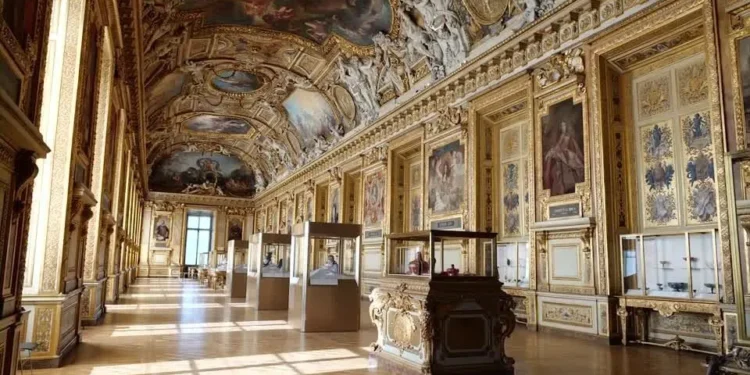 Série da Netflix fez igual os Simpsons e "previu" o roubo no Museu do Louvre