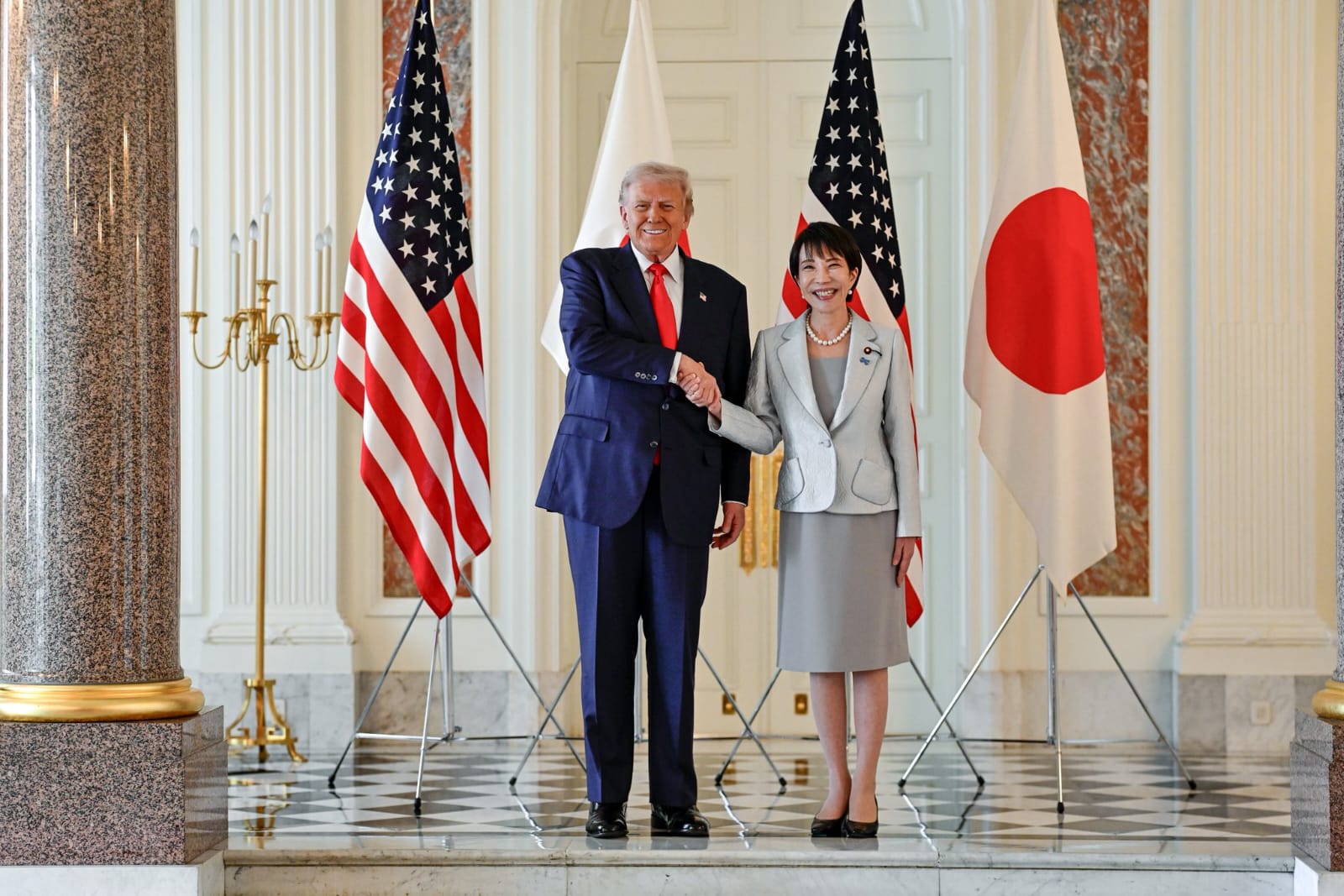 Nova primeira-ministra saúda “nova era dourada entre Japão e Estados Unidos”
