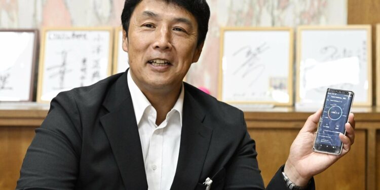 Cidade do exterior limitou o uso de celular a duas horas por dia: ‘Abro uma nova oportunidade’, disse o prefeito