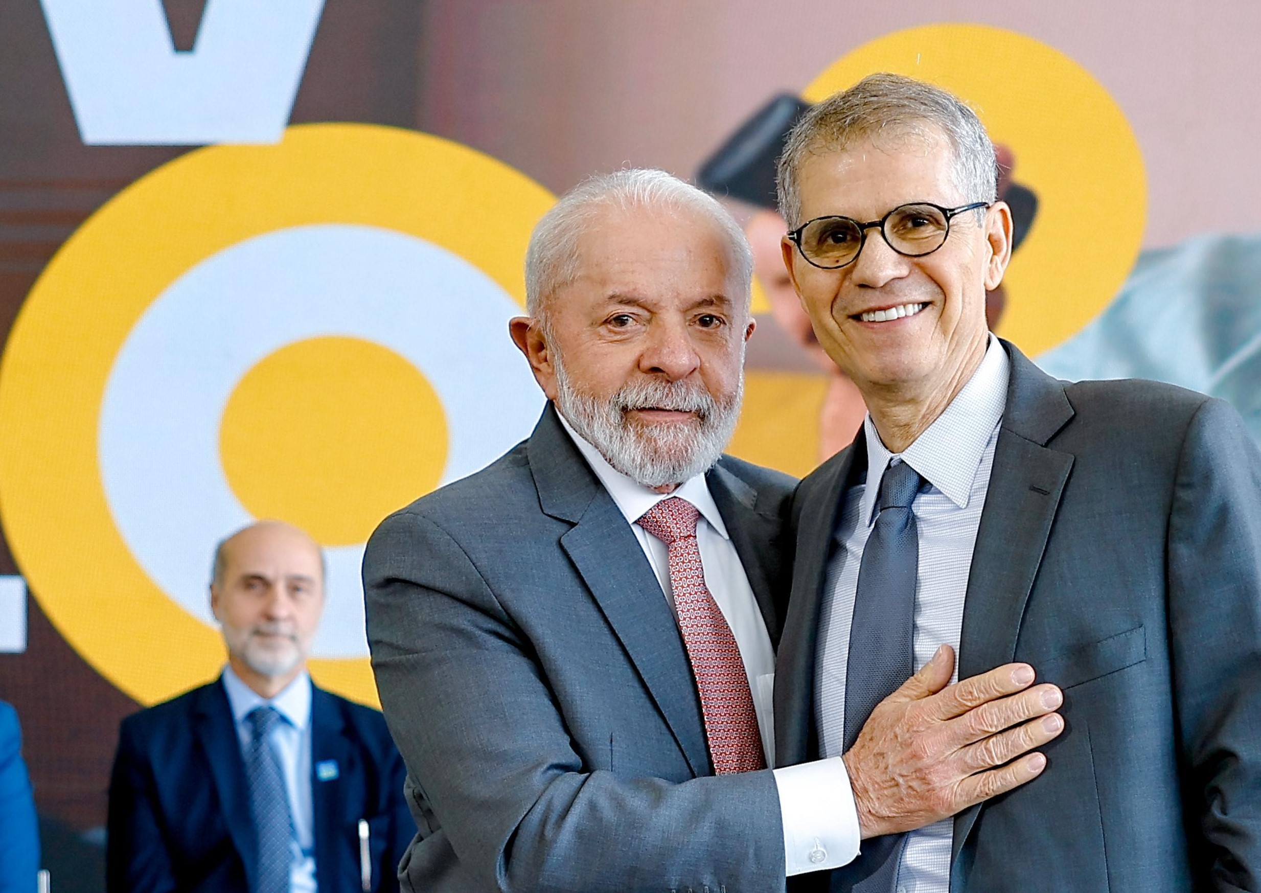 Cadê Lula? É Sidônio quem governa o Brasil?