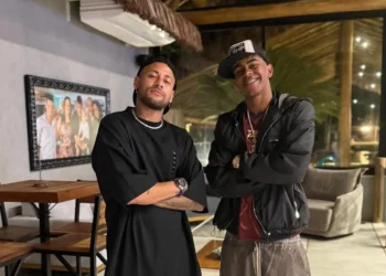 Jogador que idolatra Neymar compra mansão marcada por traição - avaliada em R$ 67 milhões