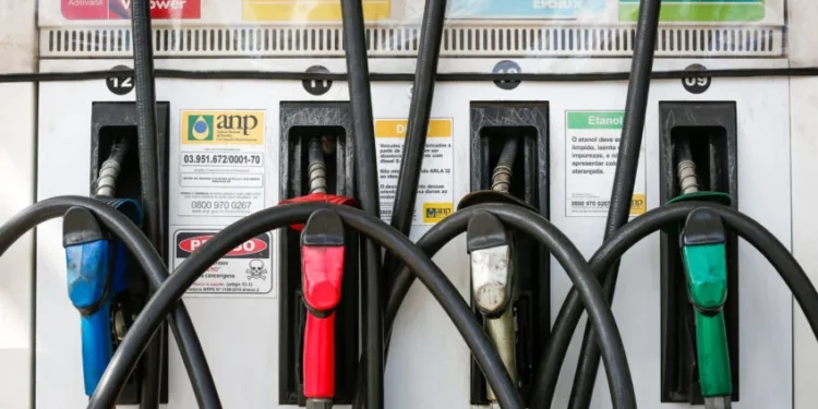 Gasolina comum será substituída no Brasil por novo combustível muito mais econômico