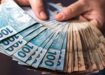 Quer viver com R$ 100 mil por ano na aposentadoria? Veja quanto você precisaria investir