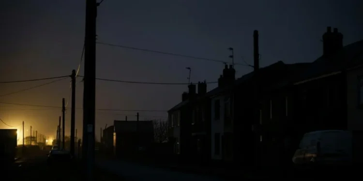 Sem luz e internet: Cientistas pedem que nos preparemos para apagão global ainda em 2025