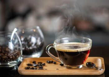 Tome muito cuidado! Estão te enganando ao colocar essa substância no seu café