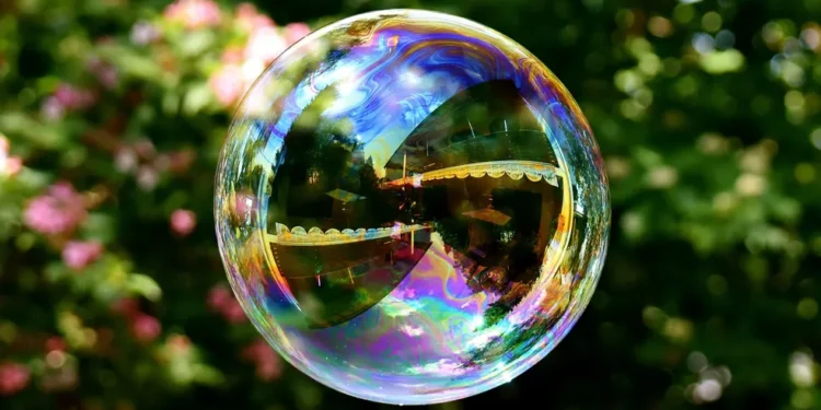 Por que as bolhas de sabão mostram as cores do arco-íris