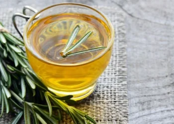 Chá anti-inflamatório ajuda na saúde do cérebro e previne contra o Alzheimer