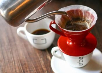 Enquanto bebidas alcoólicas foram contaminadas com metanol, poucos percebem isso no café