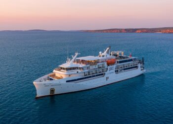 Cruzeiro partiu sem conferir todos passageiros e esqueceu mulher em ilha no meio do mar