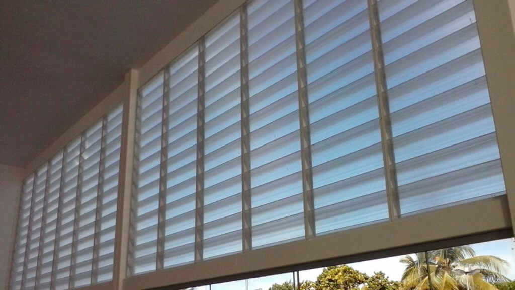 Chega de cortinas! Descubra a opção revolucionária para controlar a luz em casa