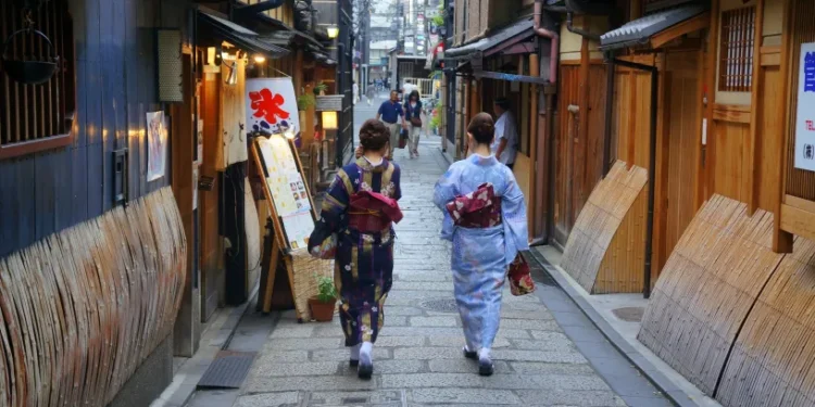 Prefeitura tomou decisão e quem for pego tirando foto de outras pessoas, será multado em mais de R$ 300