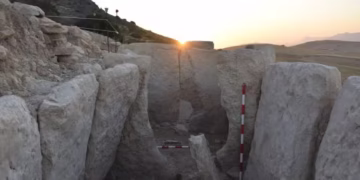 - Arqueólogos descobriram uma tumba de 5.000 anos cheia de tesouros antigos