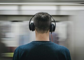 - O que acontece na mente quando você repete a mesma música sem parar