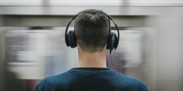 - O que acontece na mente quando você repete a mesma música sem parar
