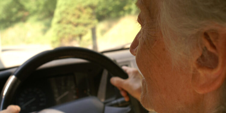 Alerta máximo para motoristas idosos: dicas que podem salvar sua vida