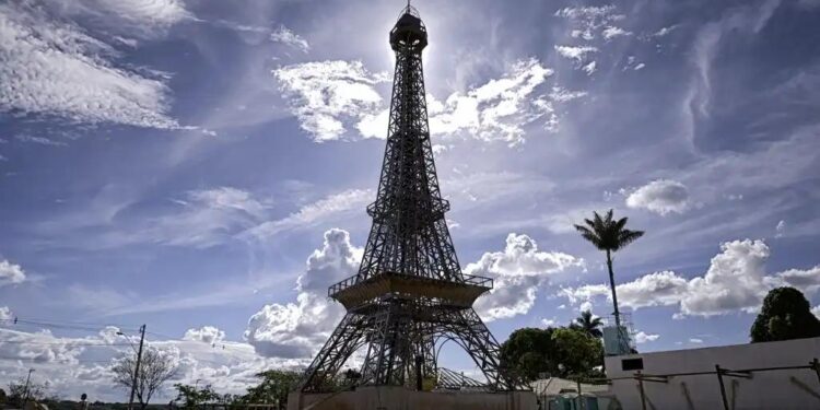 Cidade brasileira impressiona por ser parecida com Paris: tem até "Torre Eiffel" para visitar