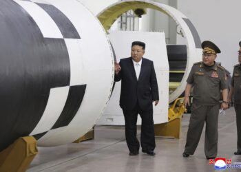 Alerta global: Coreia do Norte apresenta arma nuclear de alcance intercontinental