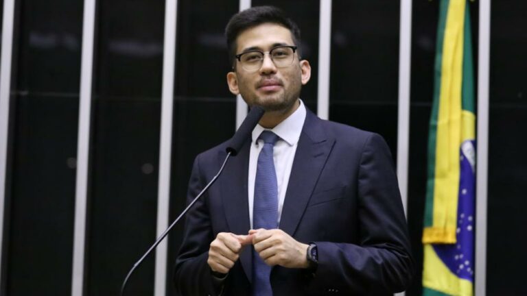 Deputado quer imunidade penal e civil para quem criticar membro dos Poderes
