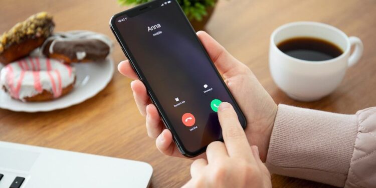 Poucos sabem, mas Iphone tem função especial para evitar números que ligam toda hora