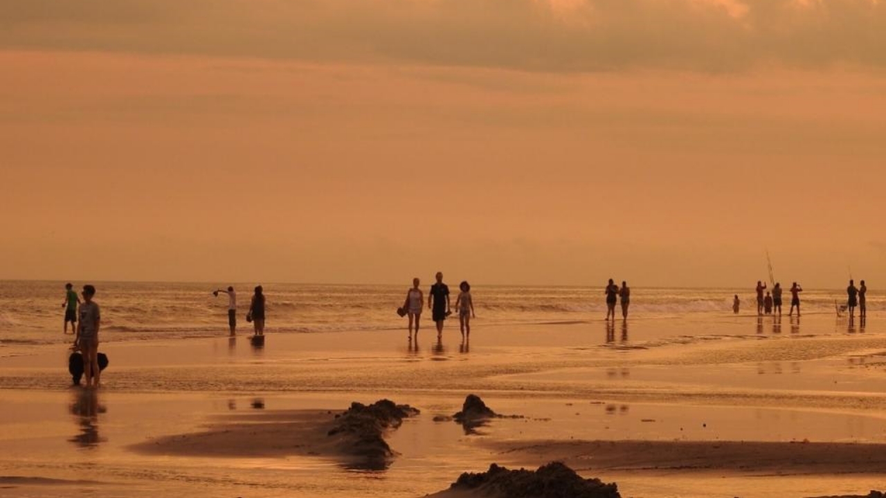 A maior praia do mundo tem mais de 200 km, ondas gigantes — e fica no Brasil