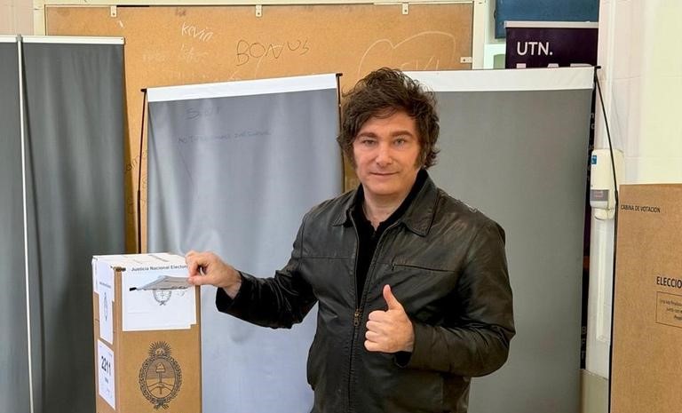 Milei valida máxima "É a economia, estúpido!"