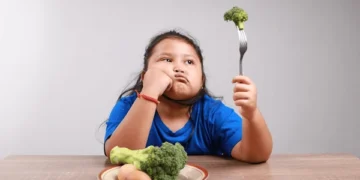 Cientistas alertam pais sobre doença que aumenta risco de diabetes e hipertensão em crianças