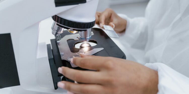 Novo medo: COVID-19 modificará seu DNA e pode afetar seus filhos