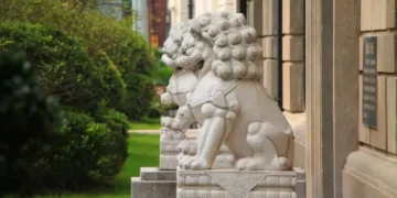 Leões na entrada de casa: o que significam e para que servem, segundo o Feng Shui