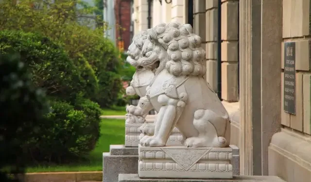 Leões na entrada de casa: o que significam e para que servem, segundo o Feng Shui
