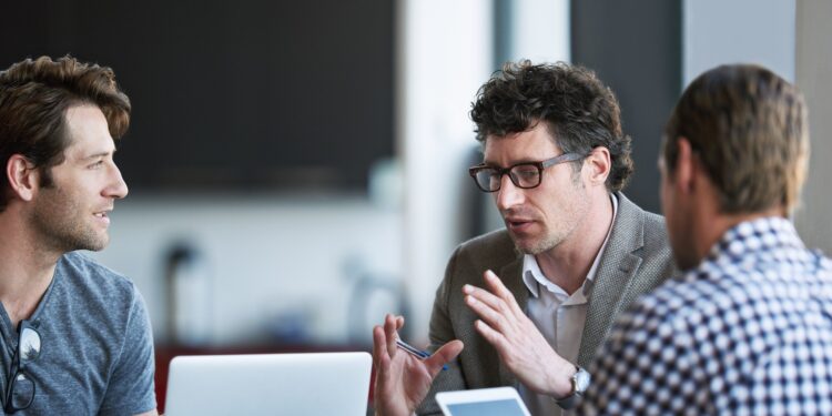 O que significa esquecer conversas importantes, segundo a psicologia