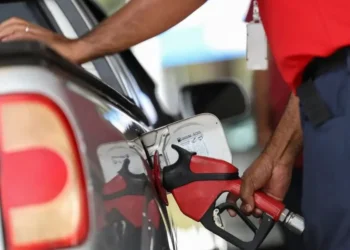Petrobras pega todos de surpresa com decisão que afeta o preço da gasolina nos postos