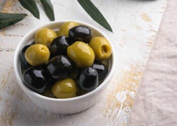 Poucos sabem: qual é a diferença entre as azeitonas verdes e as pretas