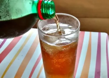 Até o refrigerante está contaminado: casos de intoxicação surgem após ingestão do líquido